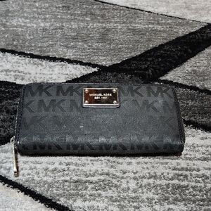 MICHAEL KORS BLACK SIGNATURE MONOGRAM FULL-ZIP WALLET